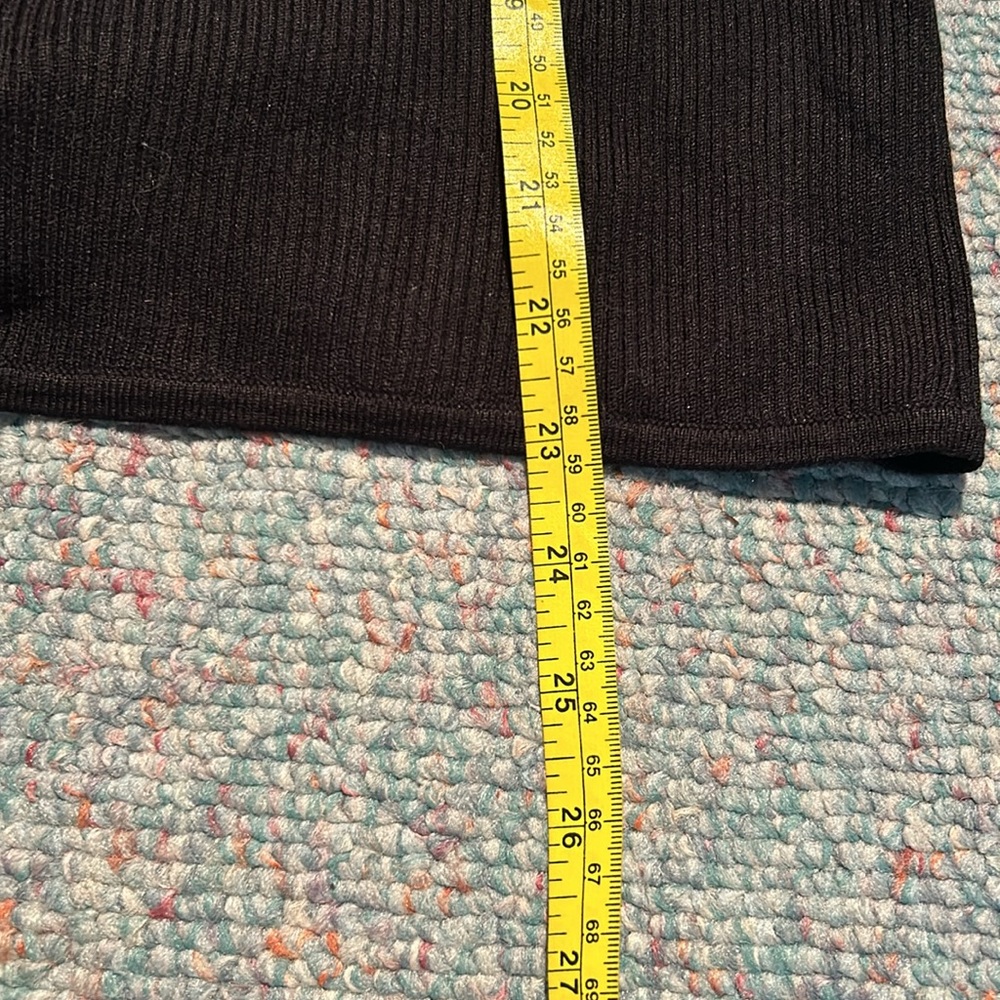 Ladies size XXL Ribbed Mock Neck Sweater with Cutout at the Back - Picture 8 of 10